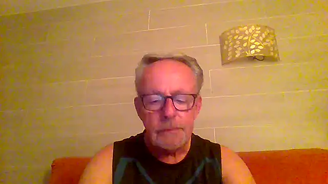 tuggy59 online show from June 15, 2026, 4:34 am