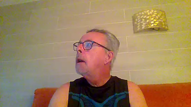 tuggy59 online show from June 18, 2026, 5:06 am
