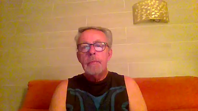 tuggy59 online show from June 19, 2026, 4:18 am