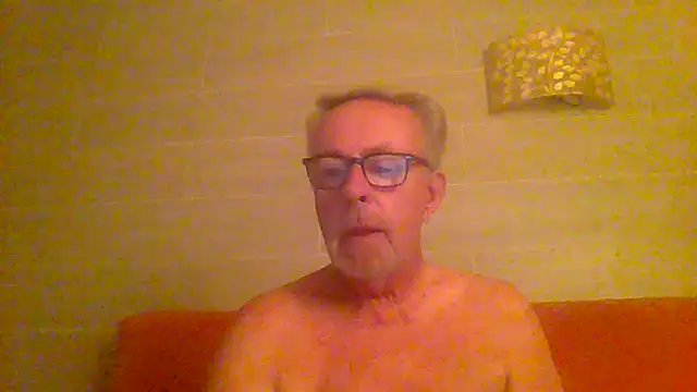 Snapshot of tuggy59 chatting on August 3, 2026, 4:31 am tuggy59 online show from August 3, 2026, 4:31 am