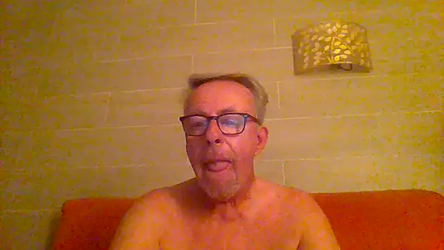 Snapshot of tuggy59 chatting on July 3, 2026, 4:41 am tuggy59 online show from July 3, 2026, 4:41 am