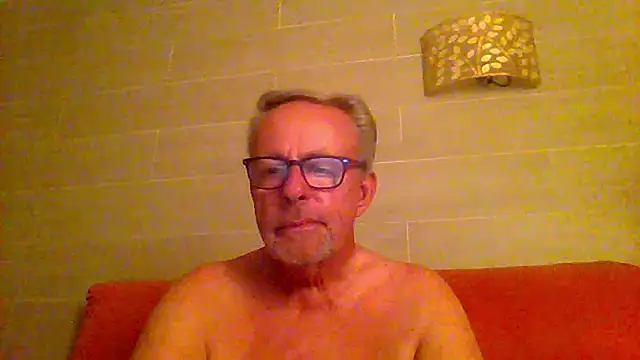 tuggy59 online show from June 3, 2026, 8:24 pm