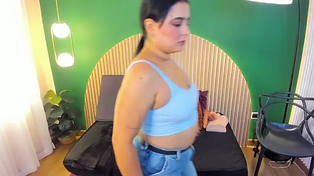 taylor bennet online show from November 12, 2025, 11:47 am