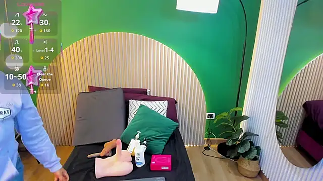 taylor bennet online show from October 19, 2025, 12:08 pm