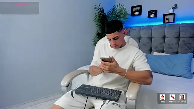 Snapshot of Alex_cute77 chatting on March 21, 2026, 12:09 pm Alex cute77 online show from March 21, 2026, 12:09 pm