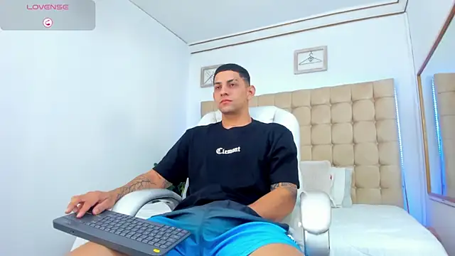 Alex cute77 online show from September 30, 2025, 12:00 pm