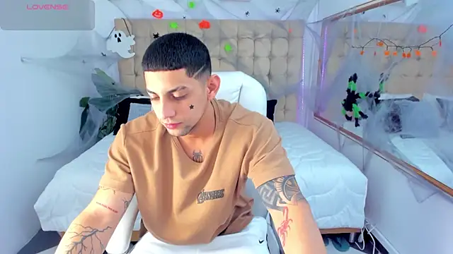 Alex cute77 online show from October 10, 2025, 12:06 pm