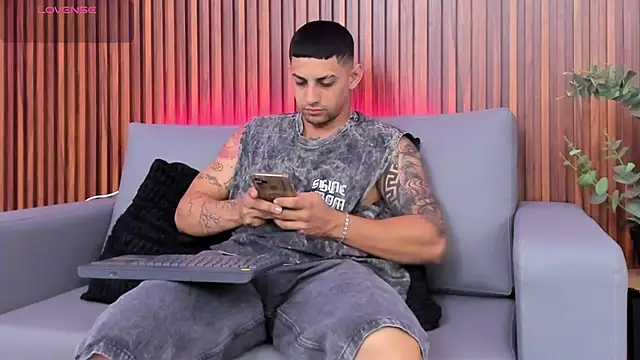 Snapshot of Alex_cute77 chatting on March 10, 2026, 11:25 am Alex cute77 online show from March 10, 2026, 11:25 am