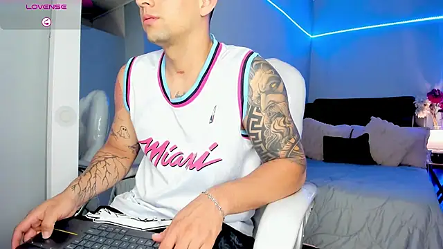 Alex cute77 online show from June 26, 2026, 12:11 pm
