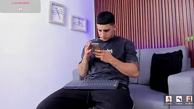 Alex cute77 online show from April 25, 2026, 1:03 pm