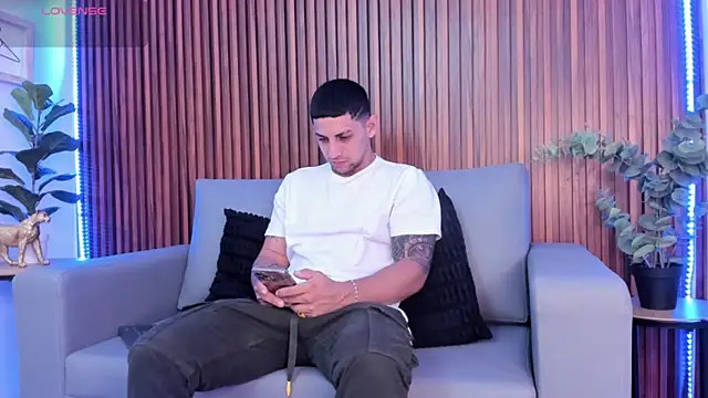 Snapshot of Alex_cute77 chatting on March 5, 2026, 12:02 pm Alex cute77 online show from March 5, 2026, 12:02 pm