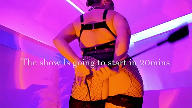 Gloomydoll online show from March 3, 2026, 7:43 pm