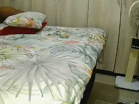 Real1SweetQueen online show from June 12, 2026, 7:17 am