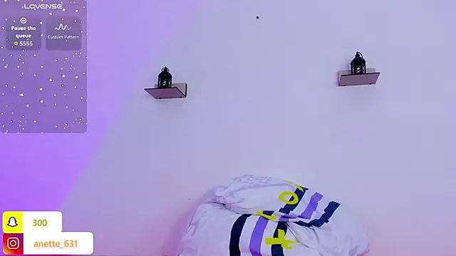 Anette  online show from October 13, 2025, 7:59 pm