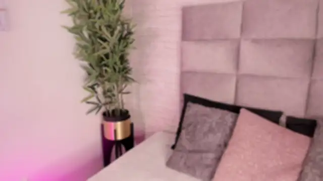 mia crawford online show from October 15, 2025, 11:51 am