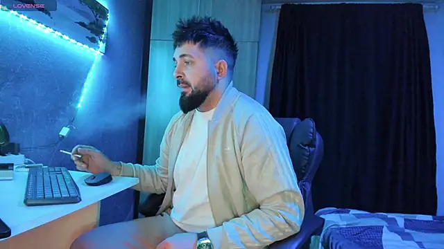 Eduu2322 online show from February 11, 2025, 11:01 pm