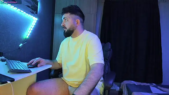 Eduu2322 online show from March 9, 2025, 10:19 pm