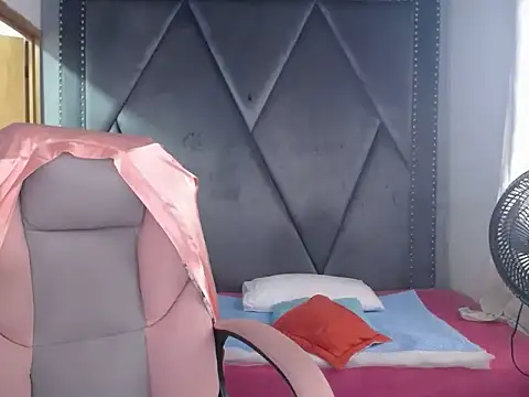 MeganMilF2 online show from March 21, 2026, 12:20 pm