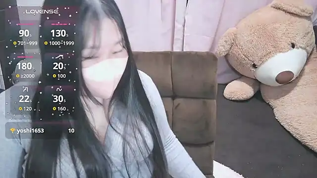 yuinyan3150 online show from June 25, 2026, 8:14 pm