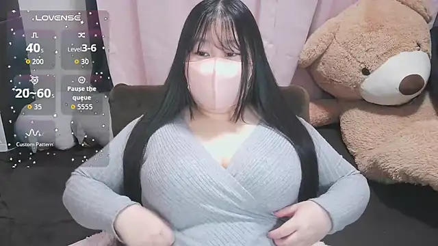 yuinyan3150 online show from April 28, 2026, 10:52 am