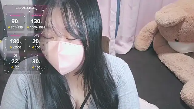 yuinyan3150 online show from June 5, 2026, 8:47 pm