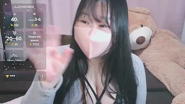 yuinyan3150 online show from May 12, 2026, 5:19 pm