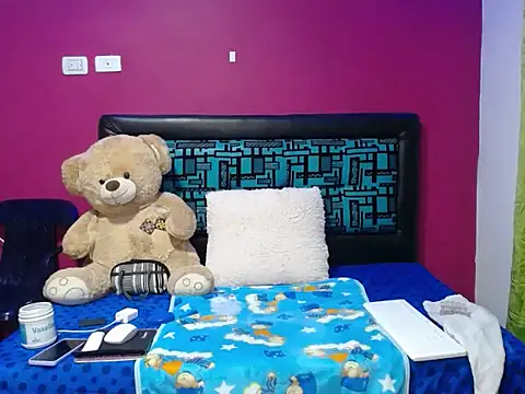 Snapshot of karolhot916 chatting on April 6, 2026, 11:39 pm karolhot916 online show from April 6, 2026, 11:39 pm