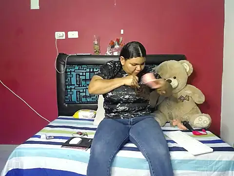 Snapshot of karolhot916 chatting on February 25, 2026, 12:11 am karolhot916 online show from February 25, 2026, 12:11 am