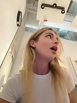 EvieEvans online show from December 13, 2024, 4:05 pm