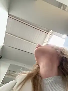 EvieEvans online show from February 19, 2025, 3:49 pm