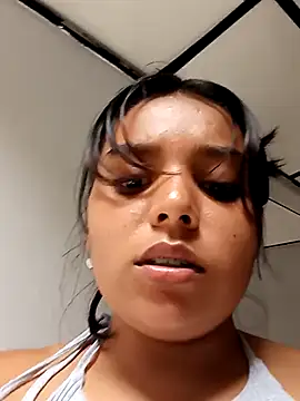 stefanie010 online show from February 12, 2025, 4:44 pm