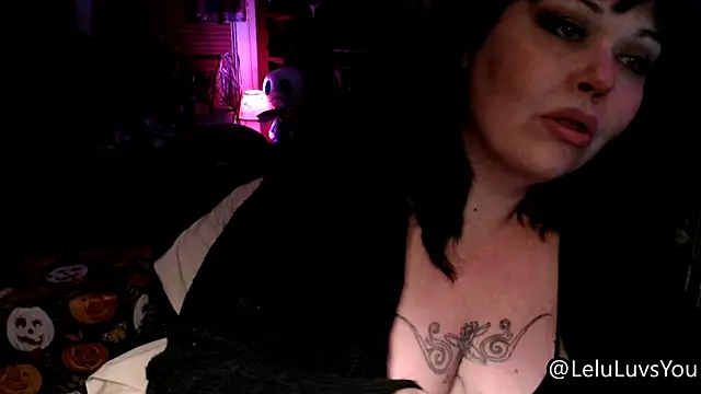 Snapshot of LeluLuvsYou chatting on October 9, 2025, 5:30 am LeluLuvsYou online show from October 9, 2025, 5:30 am