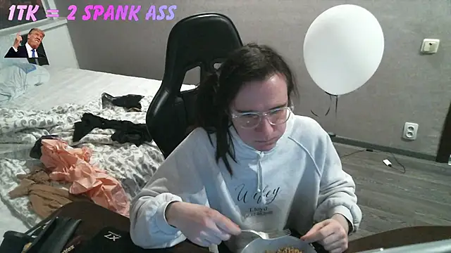 izilizi 23 online show from April 22, 2026, 4:36 pm