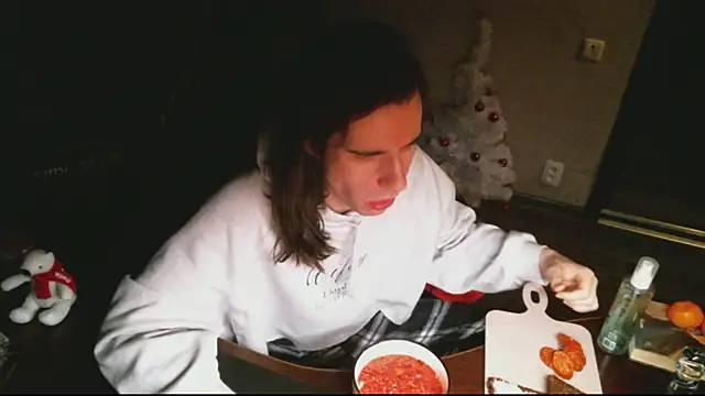 izilizi 23 online show from February 6, 2025, 4:58 pm