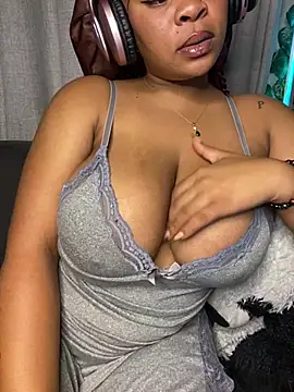 Snapshot of YellowHoneyDip chatting on March 8, 2026, 4:16 am YellowHoneyDip online show from March 8, 2026, 4:16 am