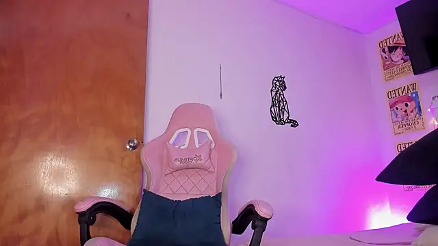 emily lady20 online show from November 30, 2025, 8:04 am