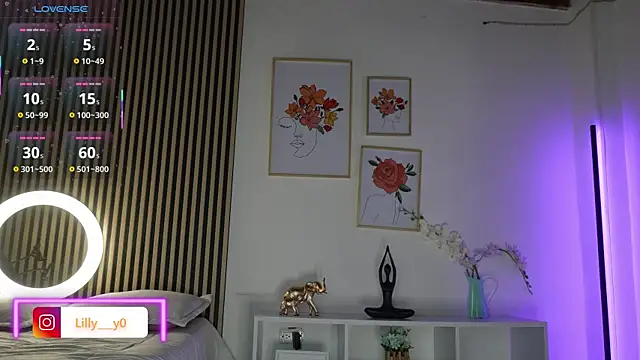 LillyDolls23 online show from September 30, 2025, 12:22 pm