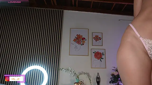LillyDolls23 online show from May 3, 2026, 1:36 pm
