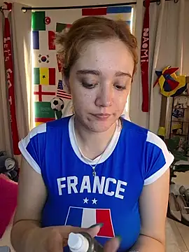 NaomiShimizu online show from July 18, 2026, 8:39 pm