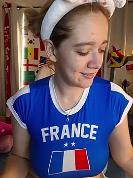 NaomiShimizu online show from July 4, 2026, 8:35 pm