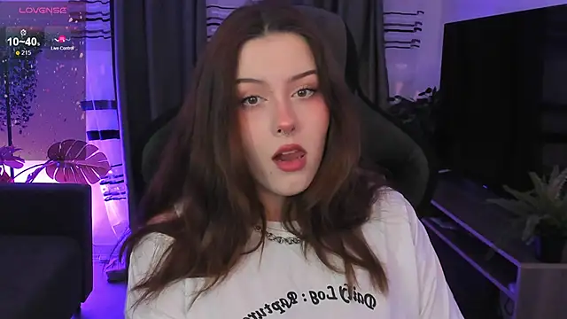 CoralineKeyns online show from February 25, 2025, 5:41 am