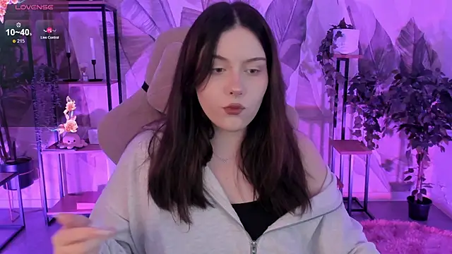 CoralineKeyns online show from September 15, 2025, 5:08 am