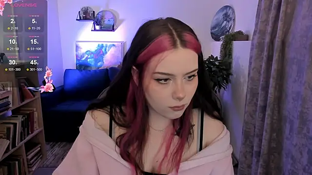 CoralineKeyns online show from April 28, 2026, 2:27 am