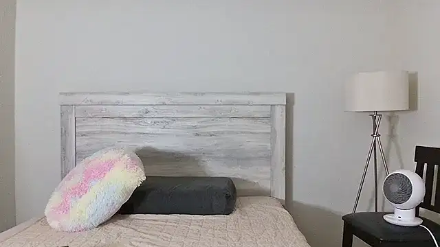 Carmen Cream online show from December 21, 2025, 5:20 am