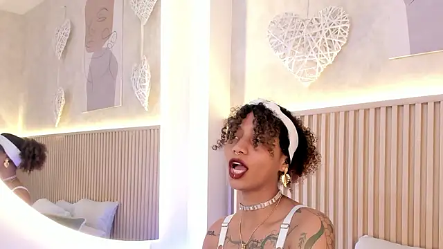 daiana curly online show from February 2, 2026, 7:46 pm