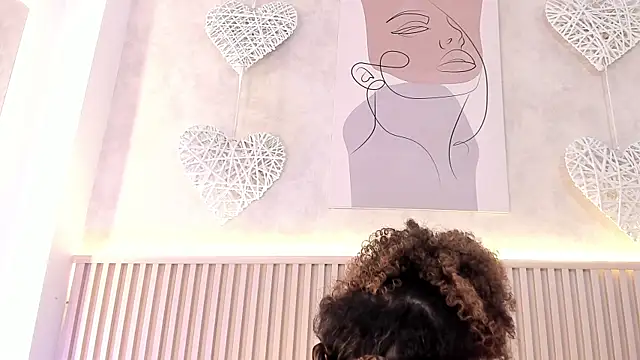 daiana curly online show from September 21, 2025, 7:41 pm