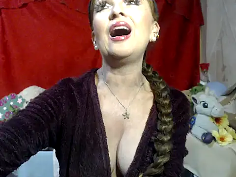 hottieperla online show from October 8, 2025, 6:19 pm