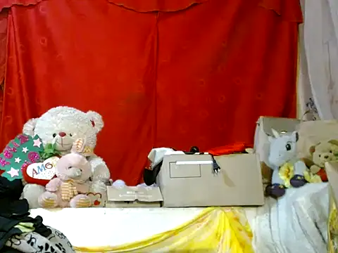 hottieperla online show from May 14, 2026, 6:05 pm