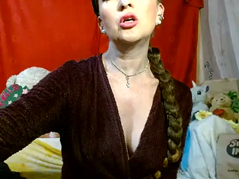 hottieperla online show from June 7, 2026, 4:01 pm