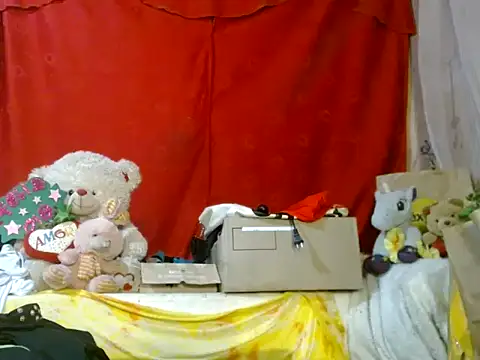 hottieperla online show from May 12, 2026, 6:03 pm
